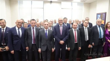 وزير العمل يفتتح ورشة تثقيفية حول قانون العمل الجديد بمقر وزارة البترول 1